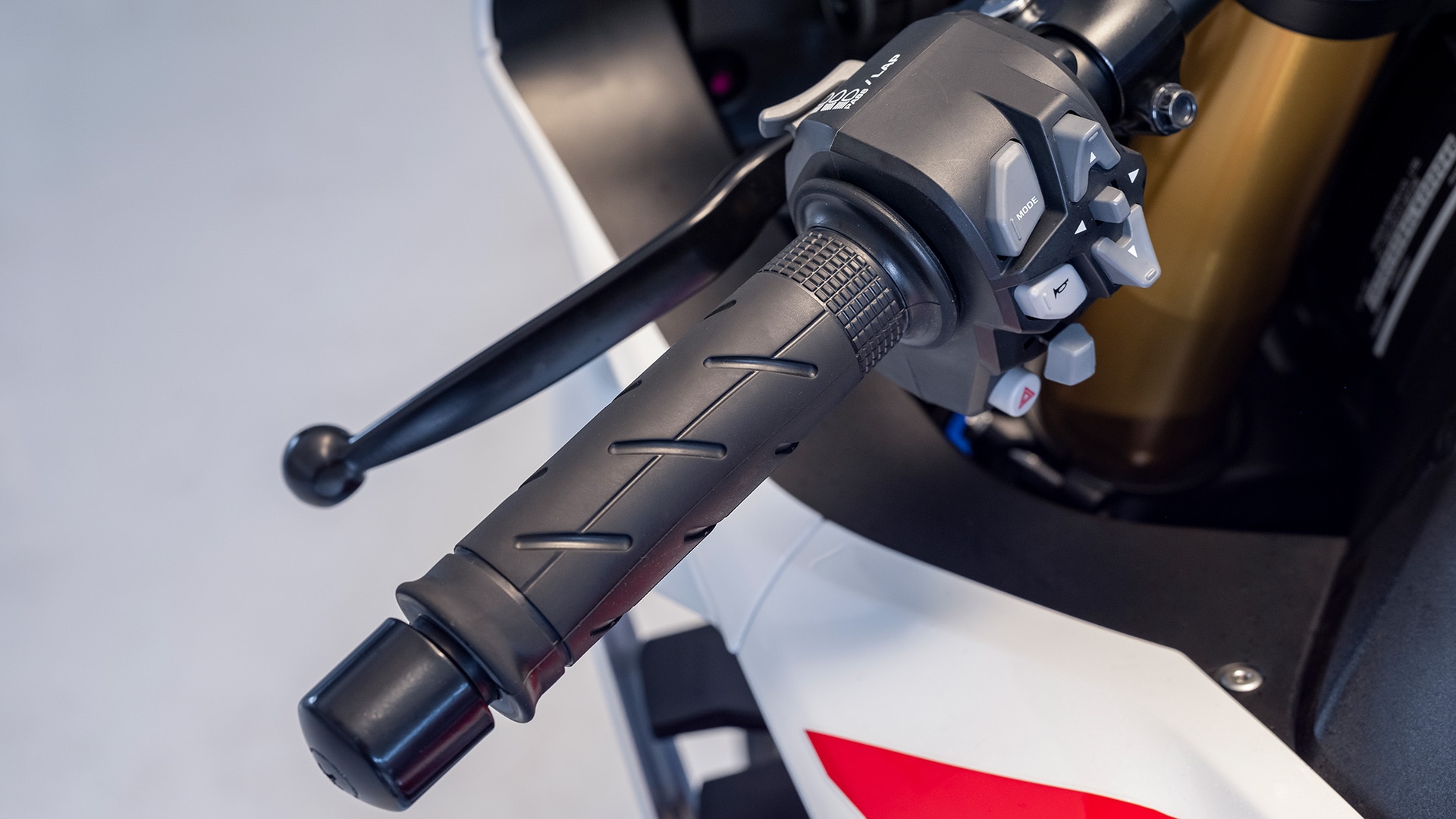 Close-up of handle. Close-up of Riding Modes switch.
