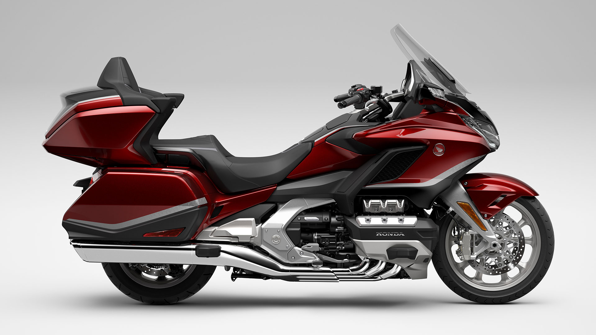Side-View. 2021 Honda Gold Wing Tour DCT Airbag.