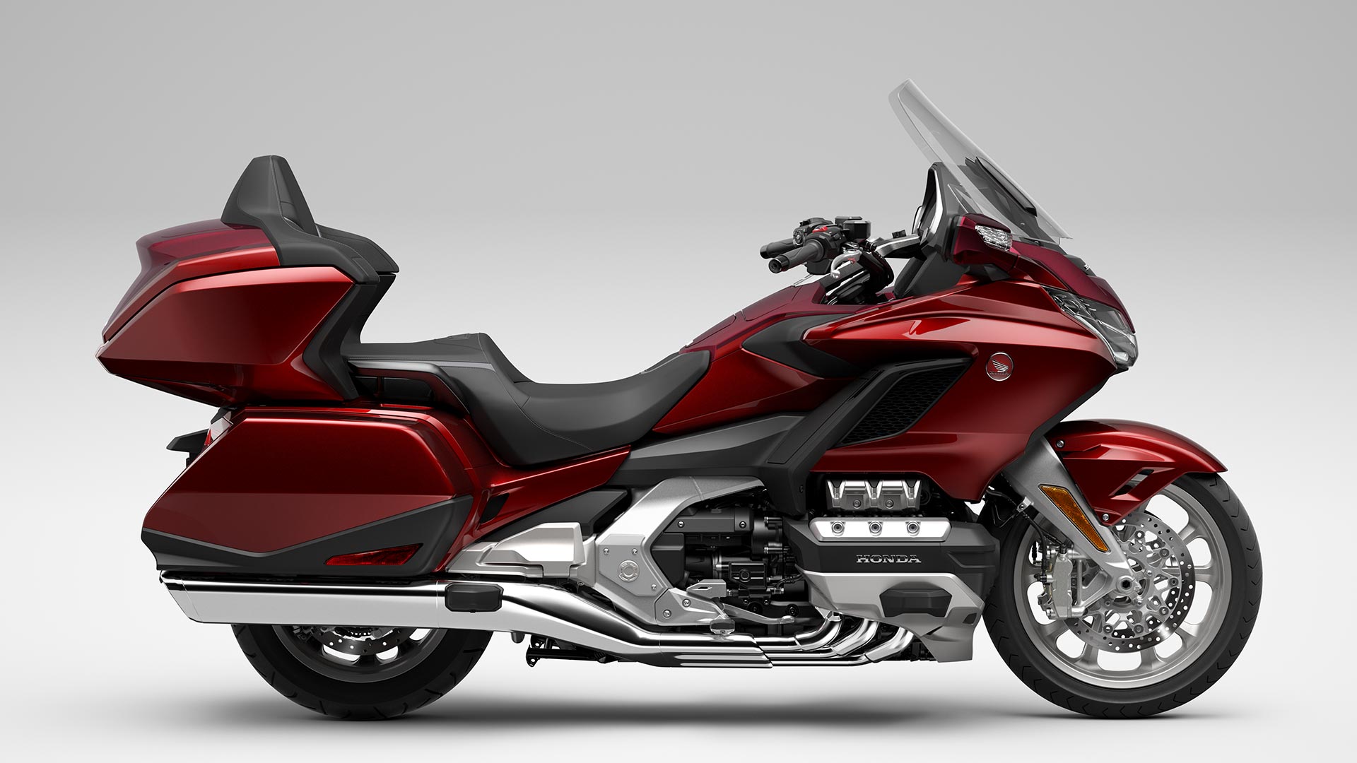  Side-View. 2023 Honda Gold Wing Tour.