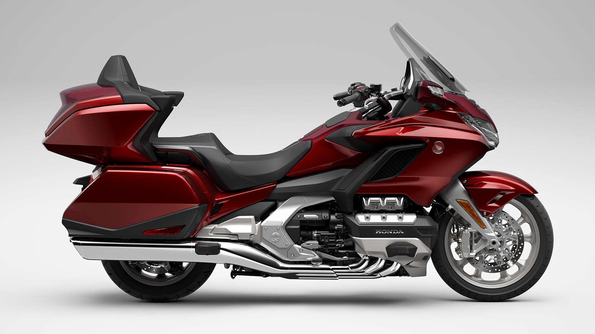 Side-View. 2023 Honda Gold Wing Tour DCT Airbag.